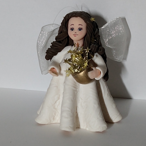 Kneaded Angels Avon Figurine Holding Gold Stars - Picture 1 of 5